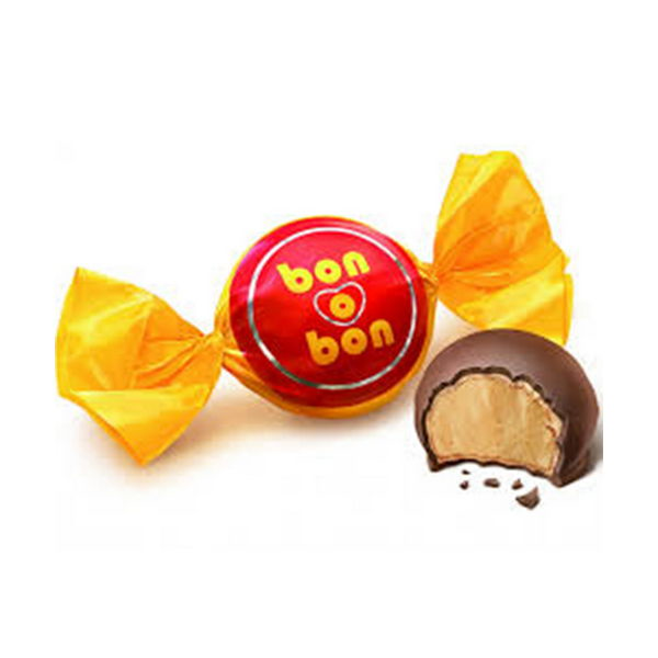 Bon o bon mordido , se ve el relleno de crema de mani cubierto en chocolate